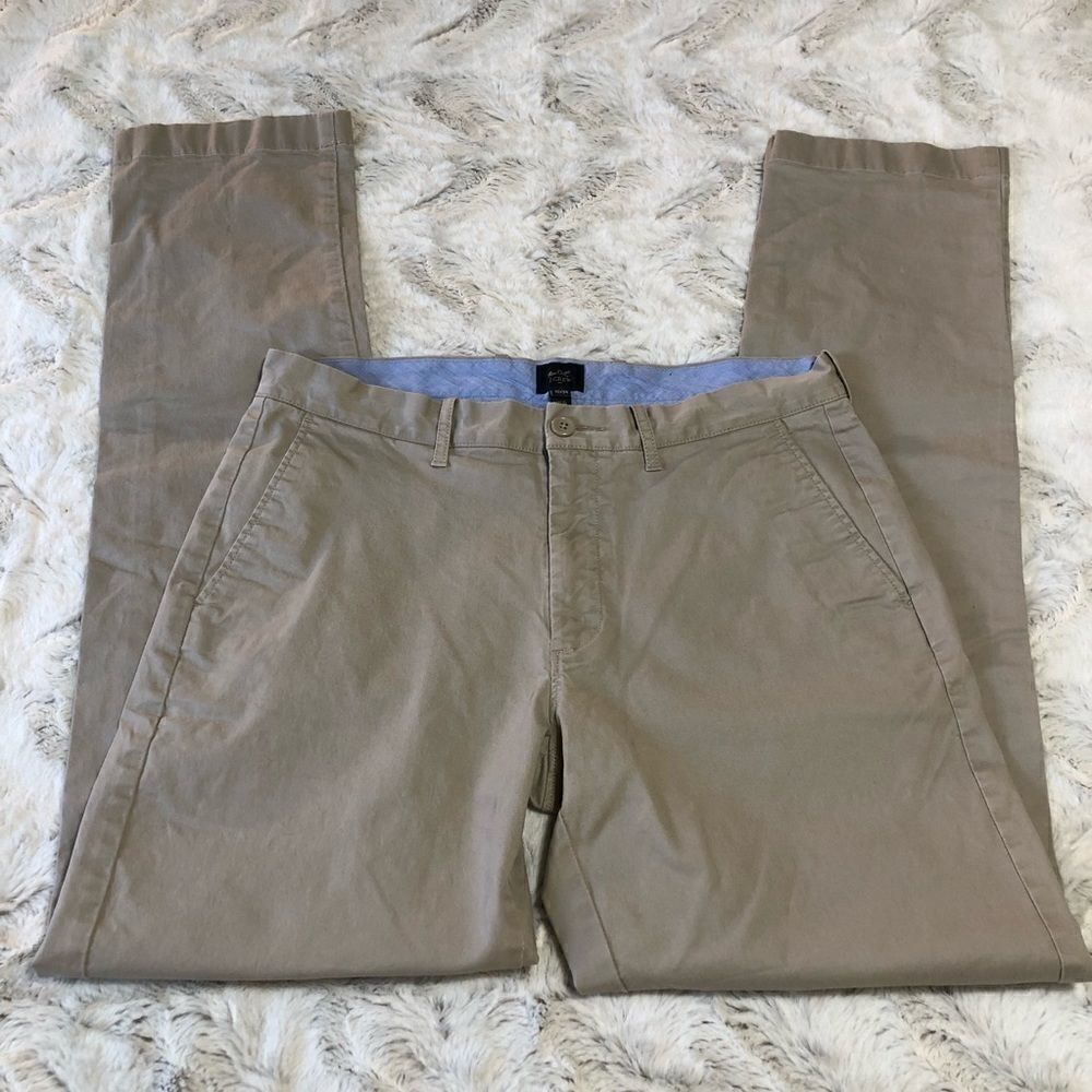 𝅺J. Crew Factory khaki straight leg flex chinos size 32x34